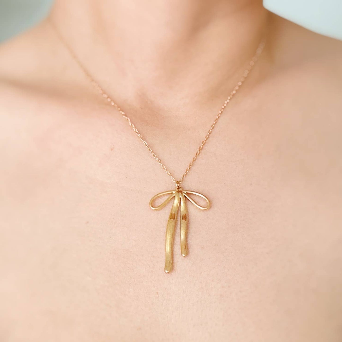 Stylist Bow Pendant Necklace